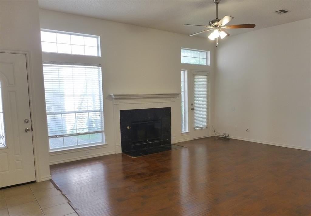 938 Winterstone Dr - Photo 2 of 8