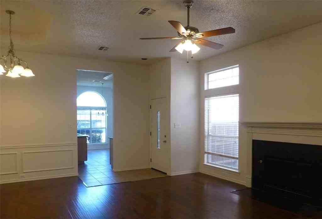 938 Winterstone Dr - Photo 3 of 8