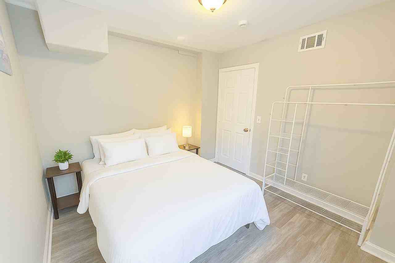 Oakcliff Court Northwest - Photo 5 of 7