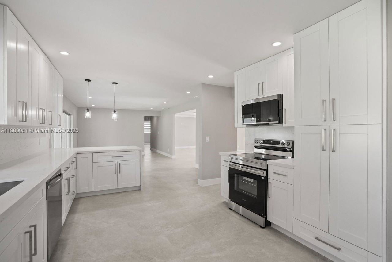 8081 Sw 139th Ter - Photo 2 of 8