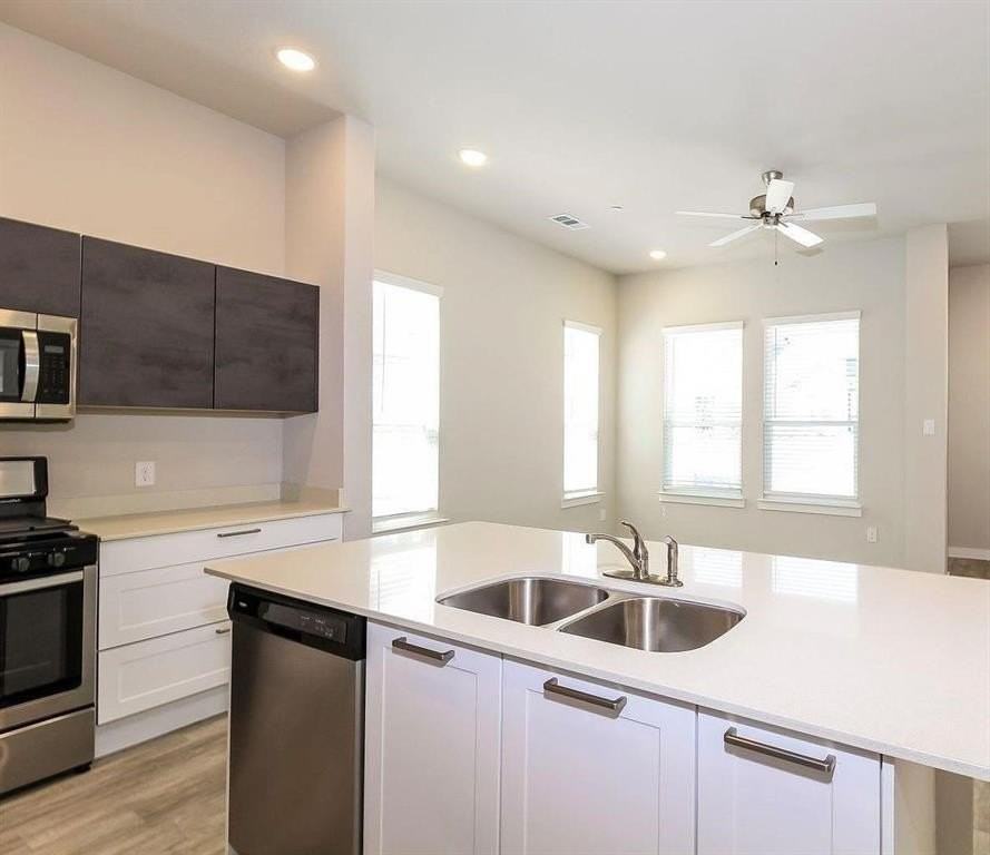 1304 Creekbank Drive - Photo 2 of 7