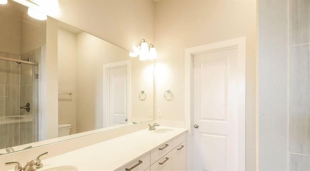 1304 Creekbank Drive - Photo 5 of 7