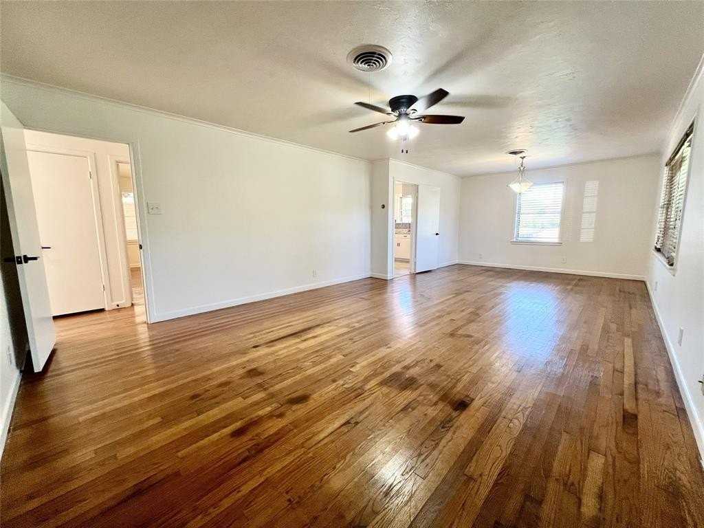 1508 Ross Ave - Photo 2 of 23