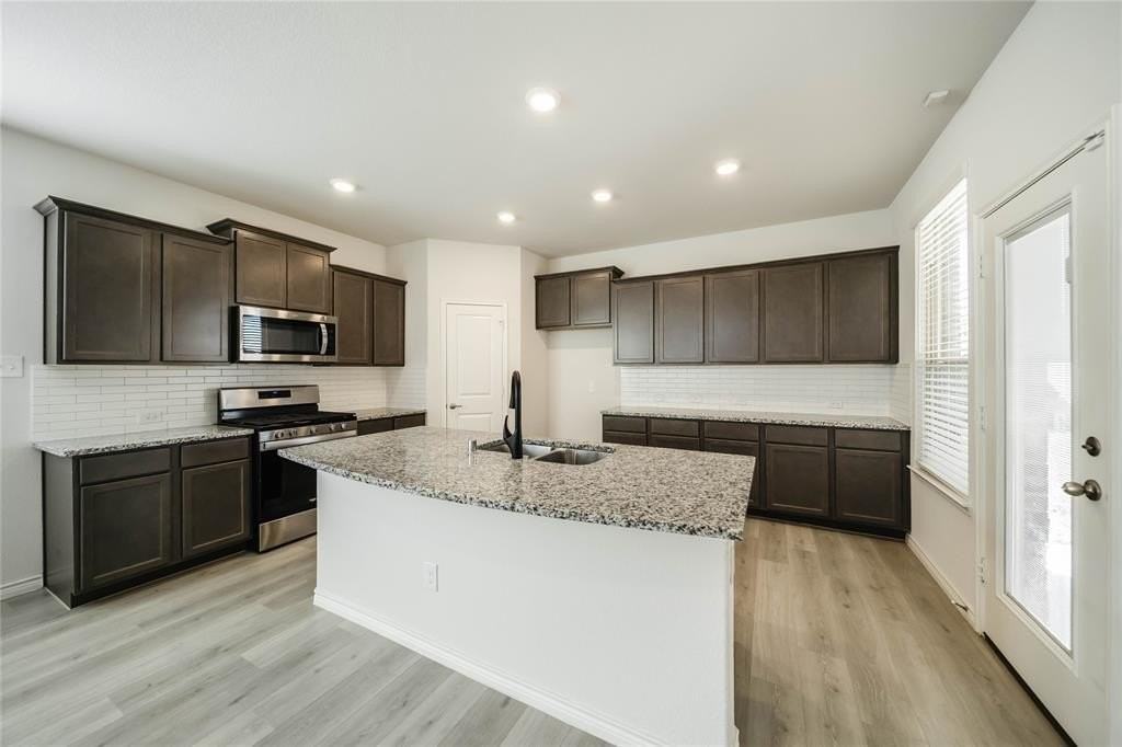 1809 Ferguson Ln - Photo 5 of 36