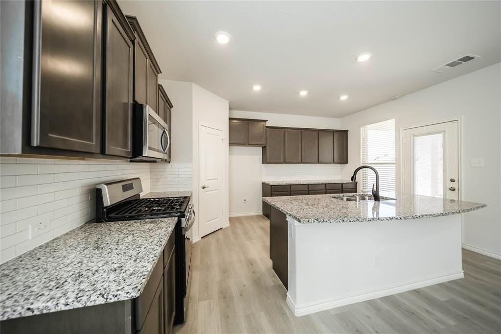 1809 Ferguson Ln - Photo 6 of 36