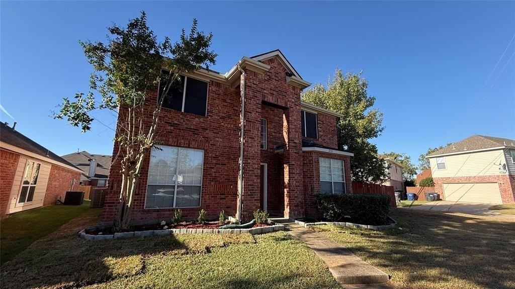 2521 N Brook Dr - Photo 3 of 24