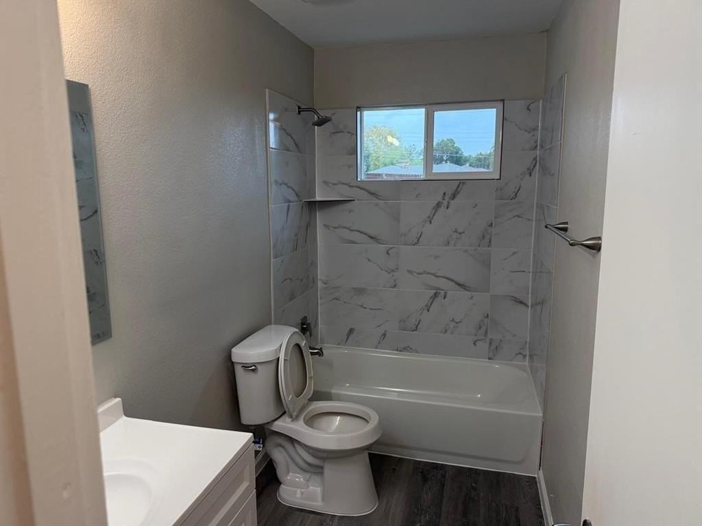 925 Bluewood Dr - Photo 6 of 33