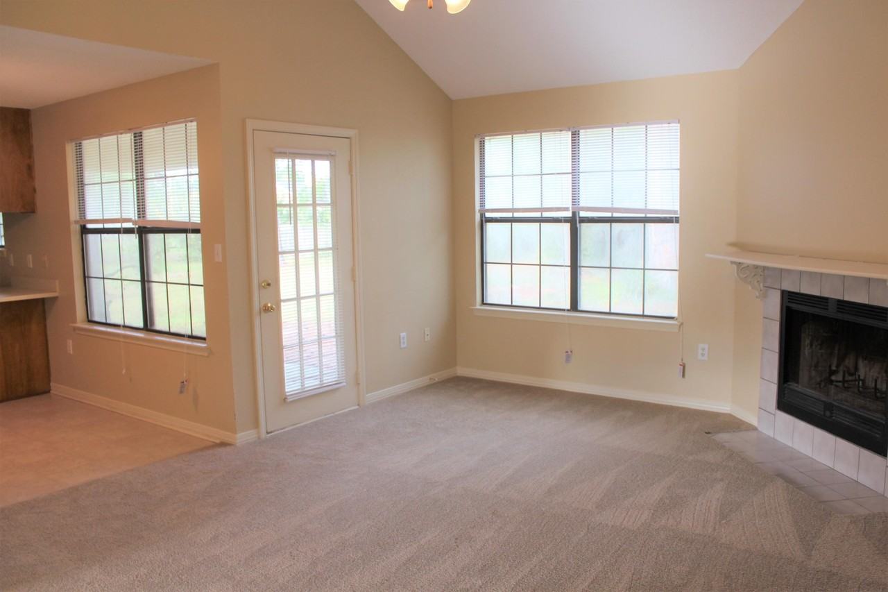 2138 Edgewood Dr - Photo 5 of 14