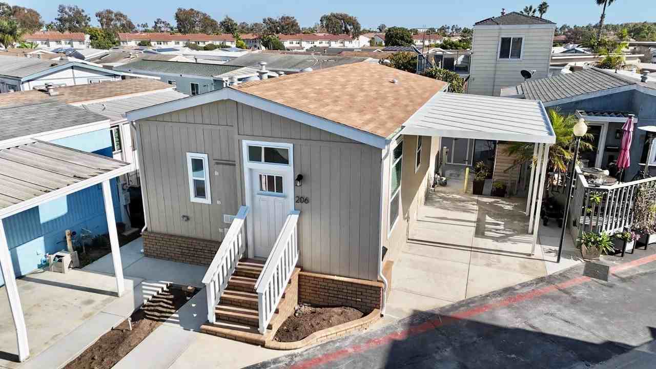 80 Huntington St #206