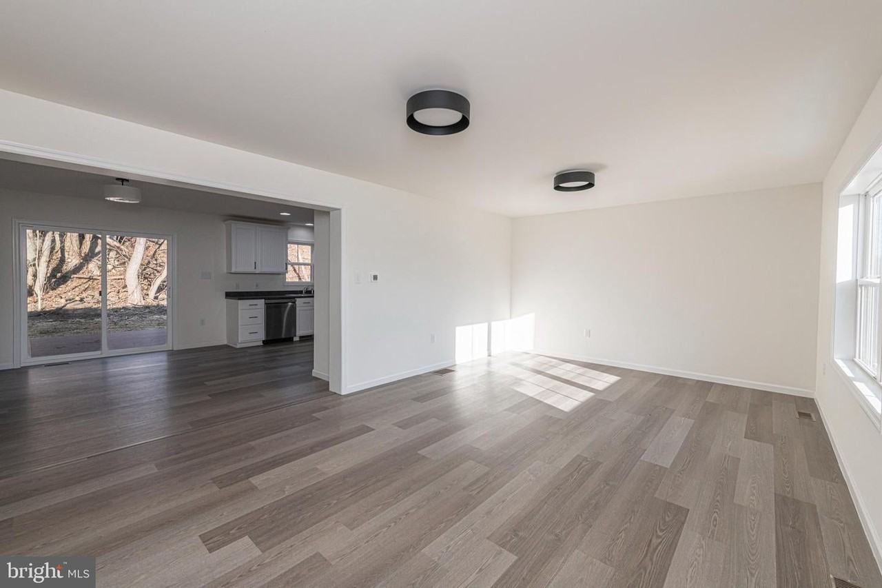 617 Port Providence Road - Photo 5 of 25