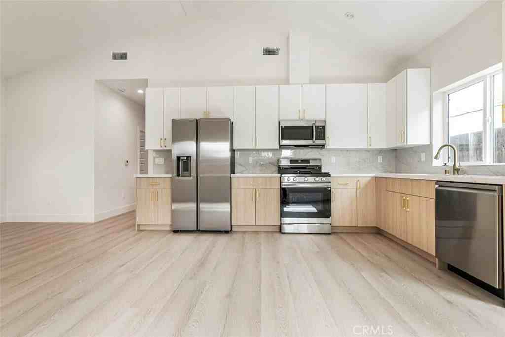 914A Geneva St - Photo 4 of 23