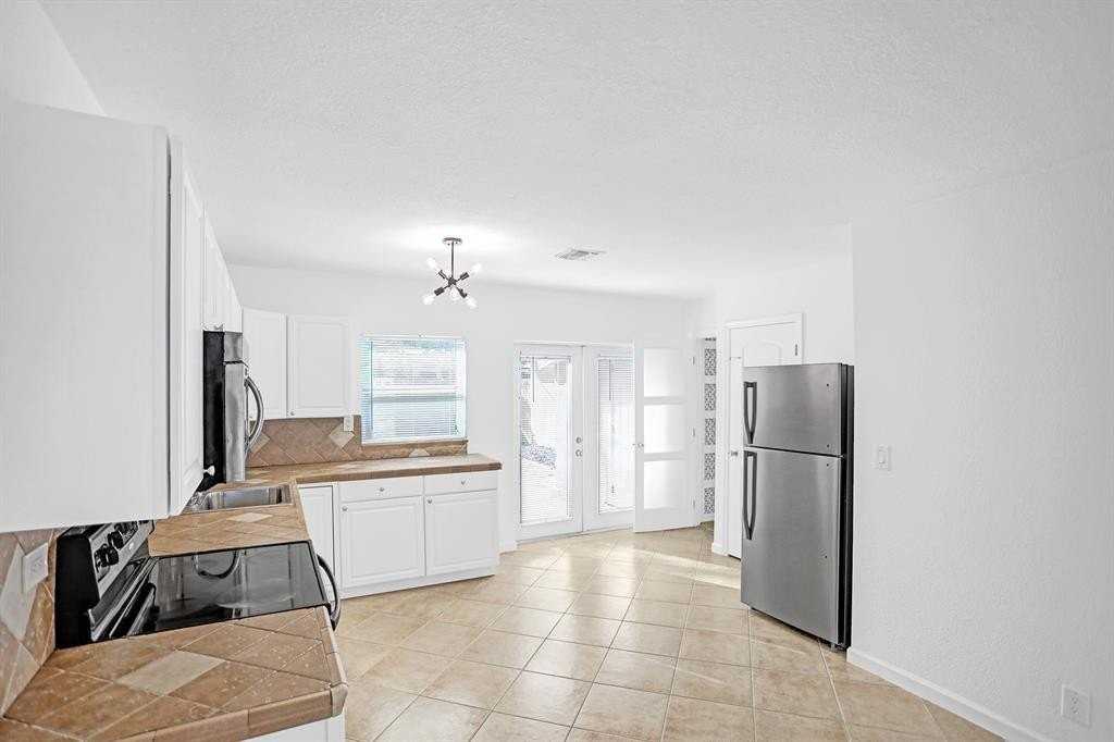 651 Northeast 59th Court - Photo 6 of 31