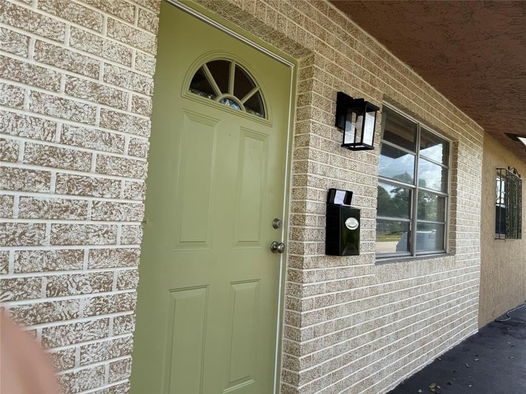 602 Northeast 38th Street - Photo 2 of 31