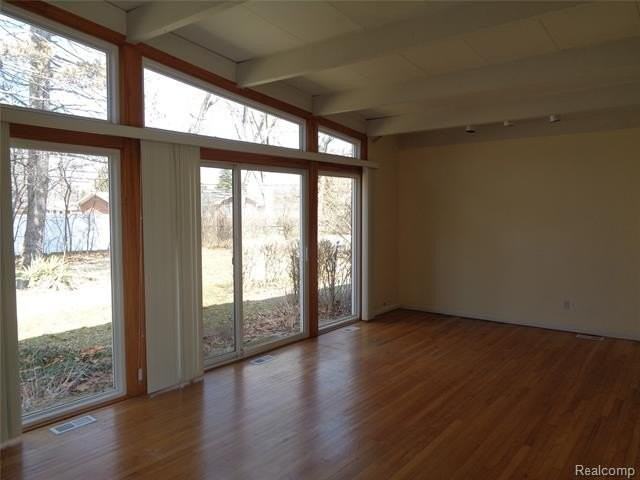 31750 Coronet Dr - Photo 2 of 15