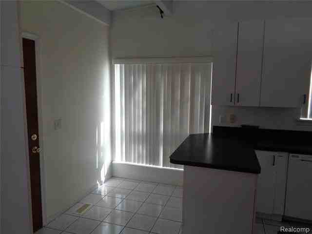 31750 Coronet Dr - Photo 4 of 15