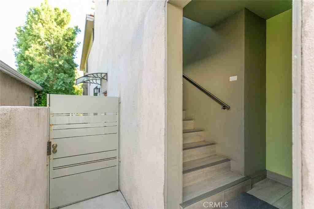 5222 Lennox Avenue - Photo 3 of 20