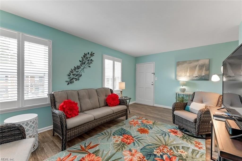 1025 Barclay Sq - Photo 4 of 24