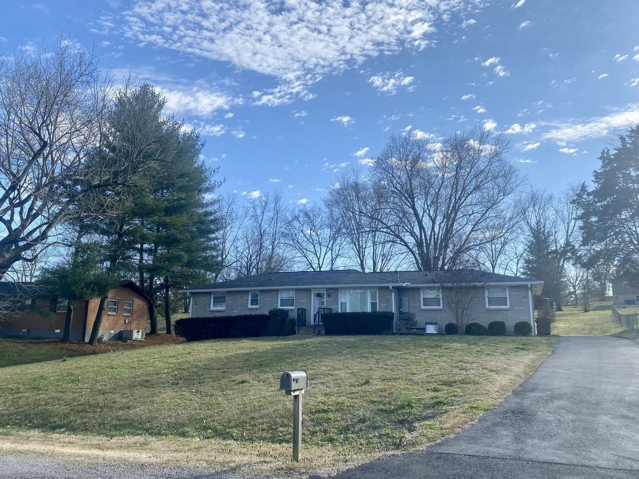 107 La Sabre Dr - Photo 2 of 40