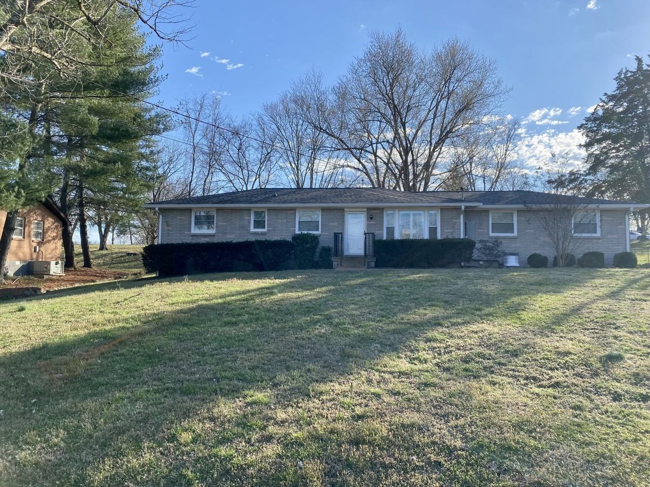 107 La Sabre Dr - Photo 3 of 40