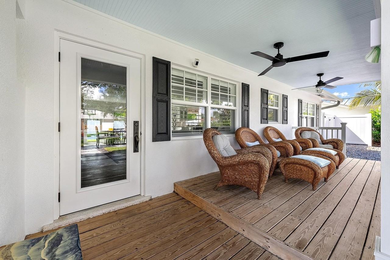 8 Windsor Rd W - Photo 4 of 32