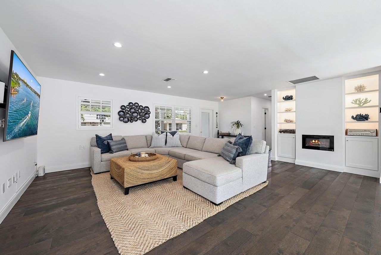 8 Windsor Rd W - Photo 7 of 32