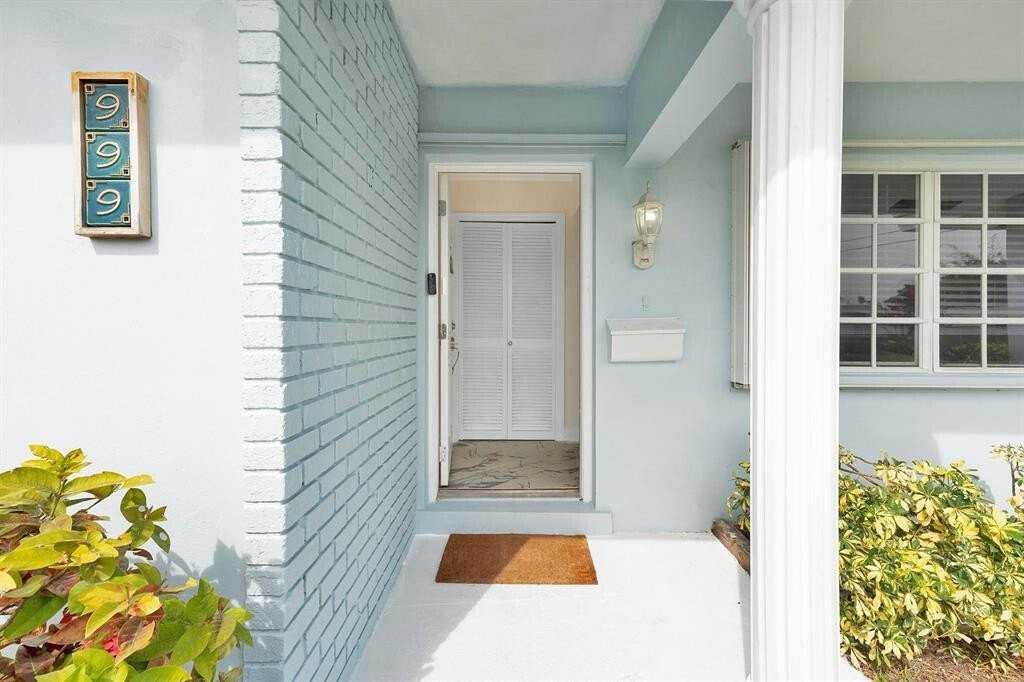 999 Southeast 6th Terrace - Photo 5 of 25