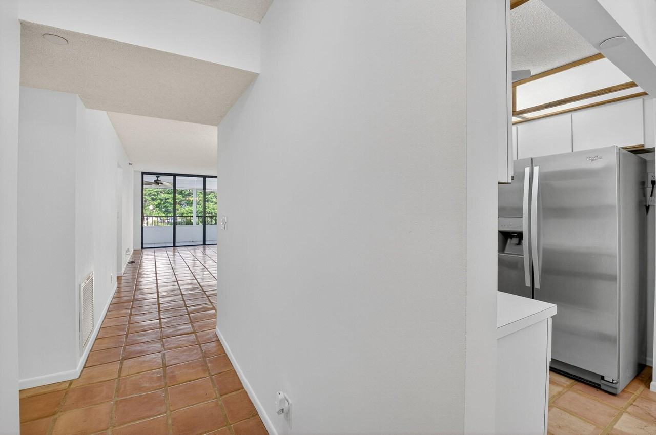 1850 Homewood Blvd #214 - Photo 3 of 38