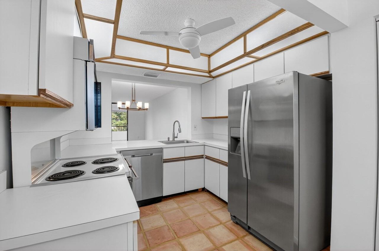 1850 Homewood Blvd #214 - Photo 6 of 38