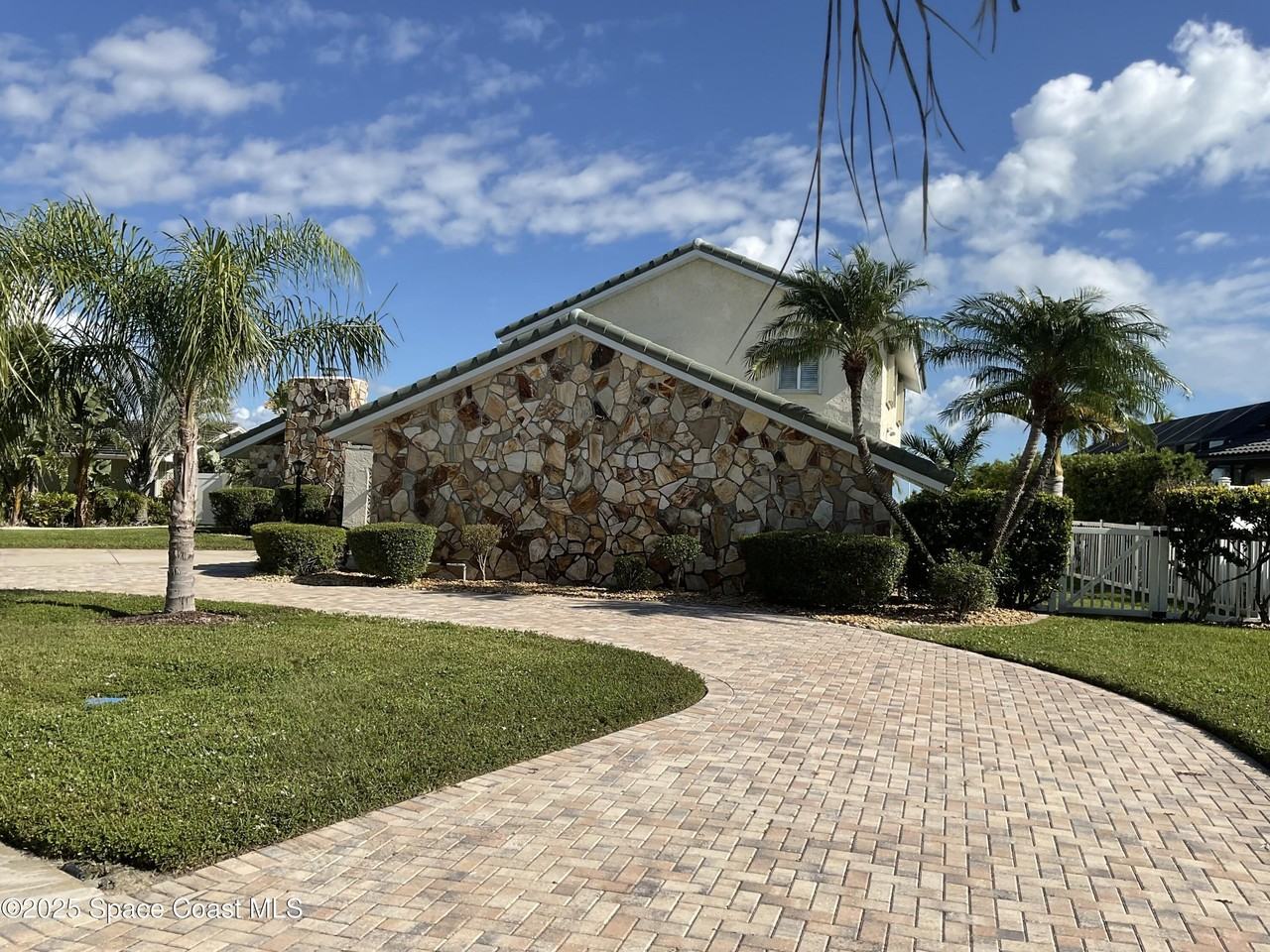 215 Andros Ave - Photo 4 of 50