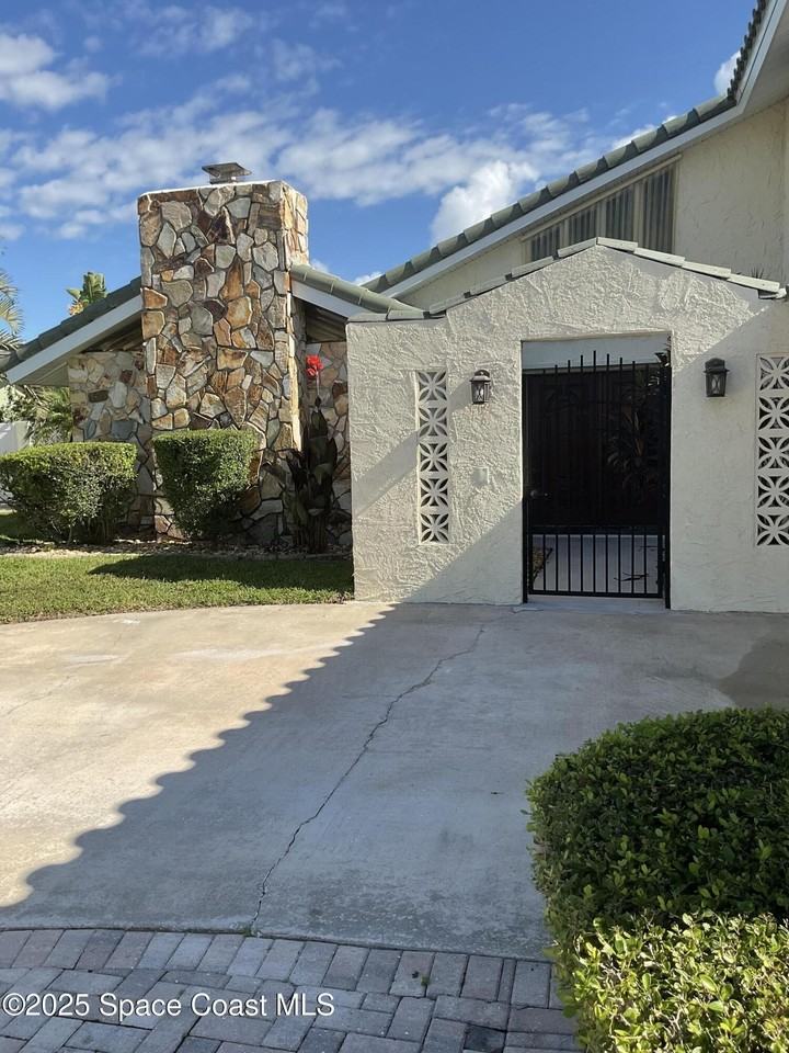 215 Andros Ave - Photo 7 of 50