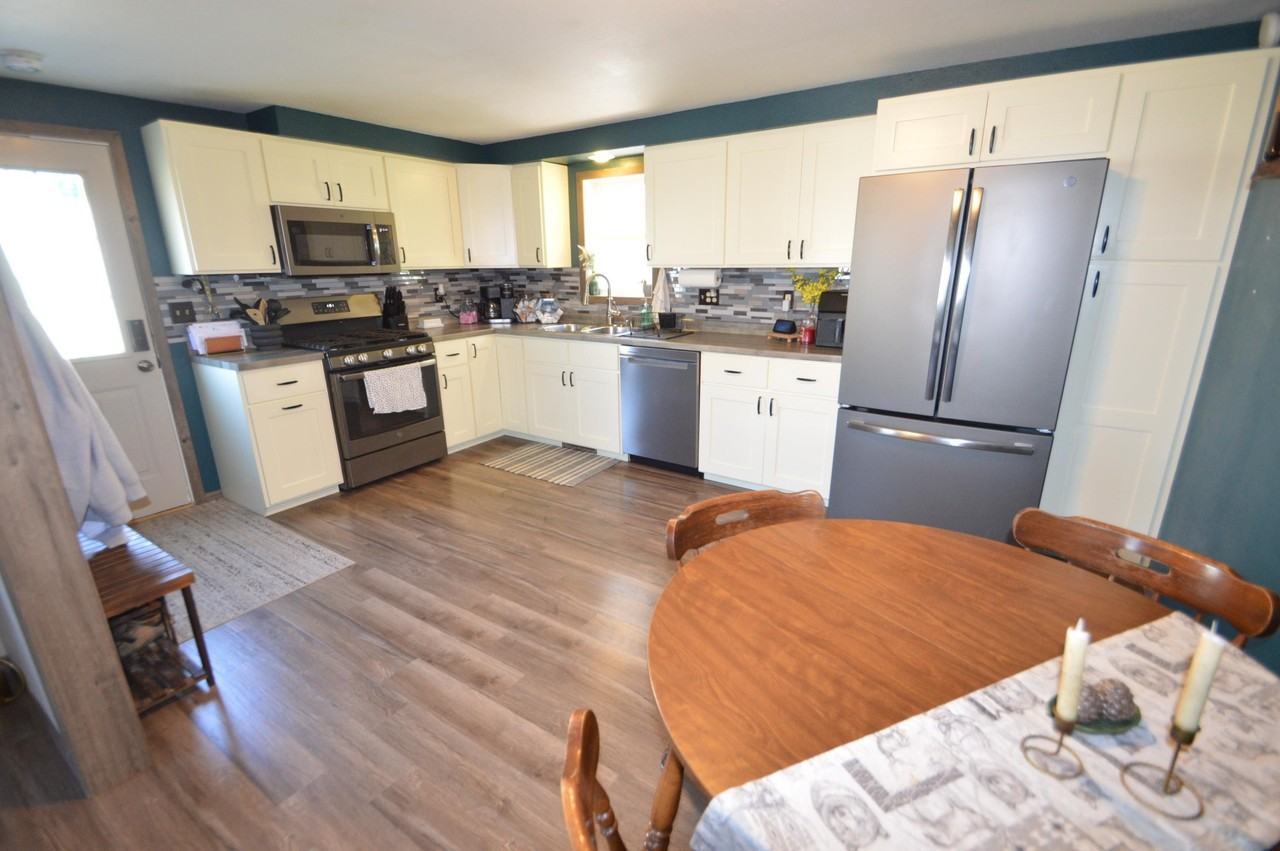 610 Elizabeth St - Photo 4 of 15