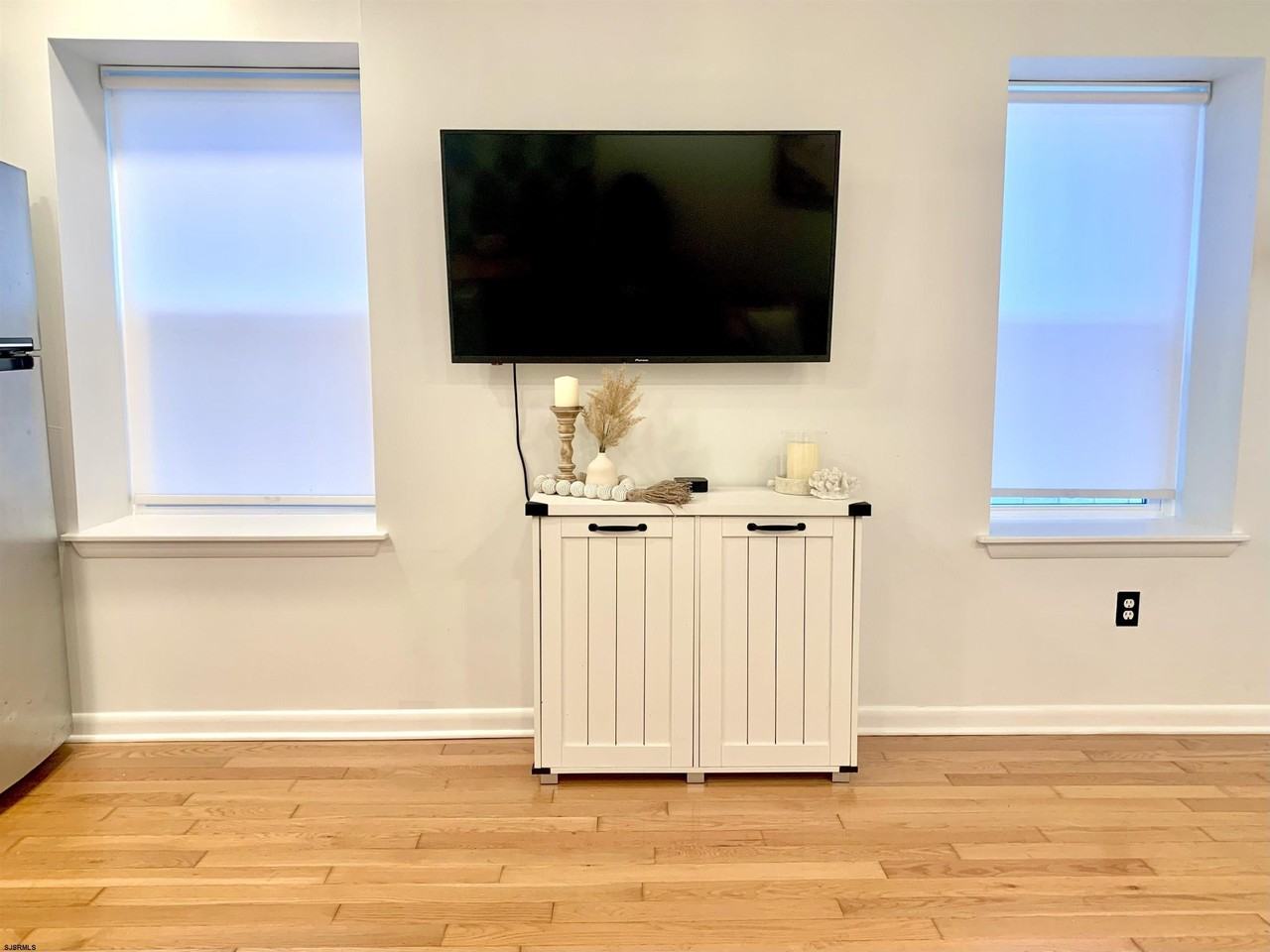 9706 Ventnor Ave - Photo 5 of 19