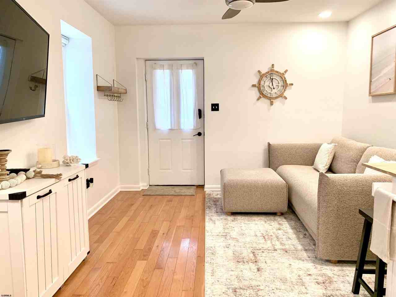 9706 Ventnor Ave - Photo 6 of 19