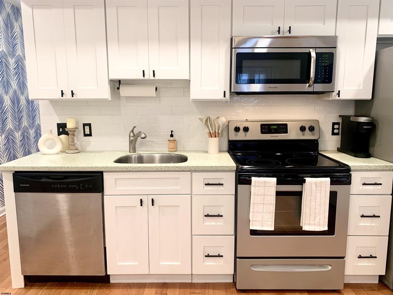 9706 Ventnor Ave - Photo 7 of 19