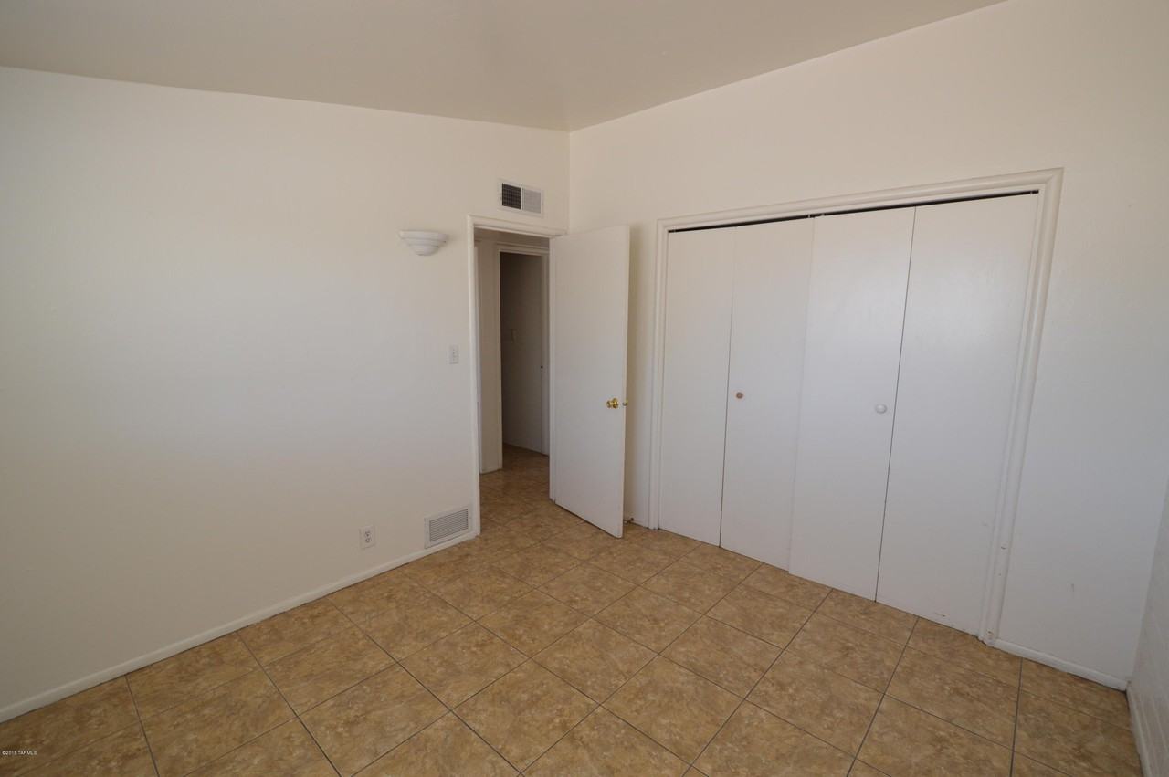 324 W Navajo Rd - Photo 5 of 7