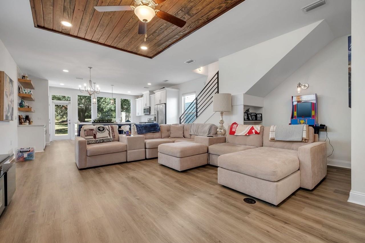 458 Grand Oaks Rd - Photo 4 of 38