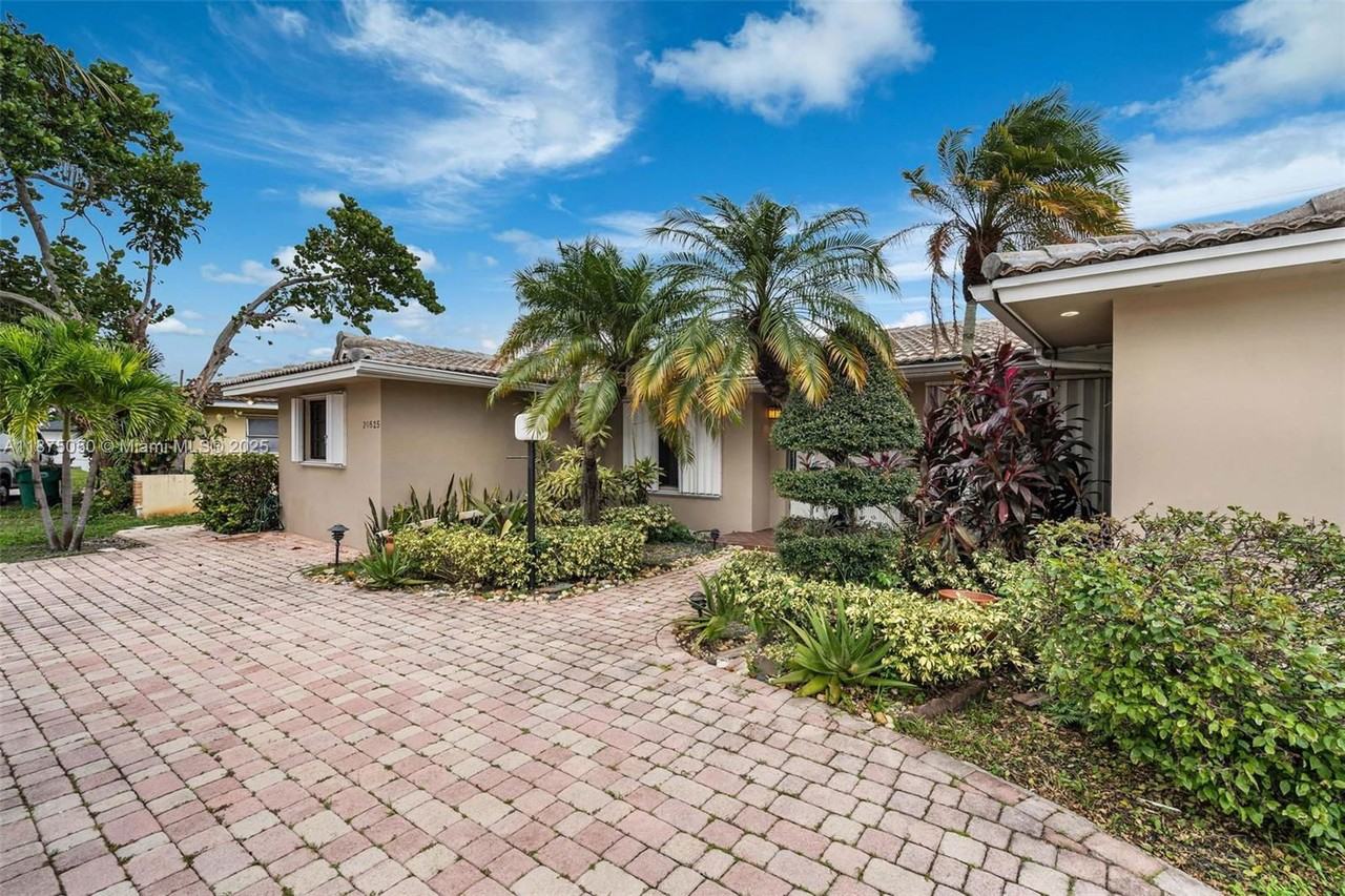 20525 Highland Lakes Blvd - Photo 2 of 8