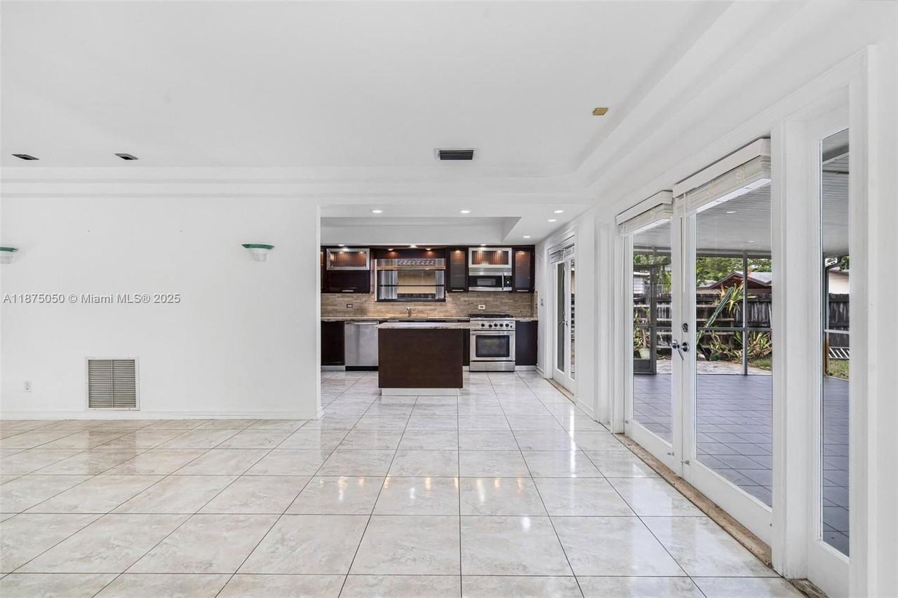 20525 Highland Lakes Blvd - Photo 5 of 8