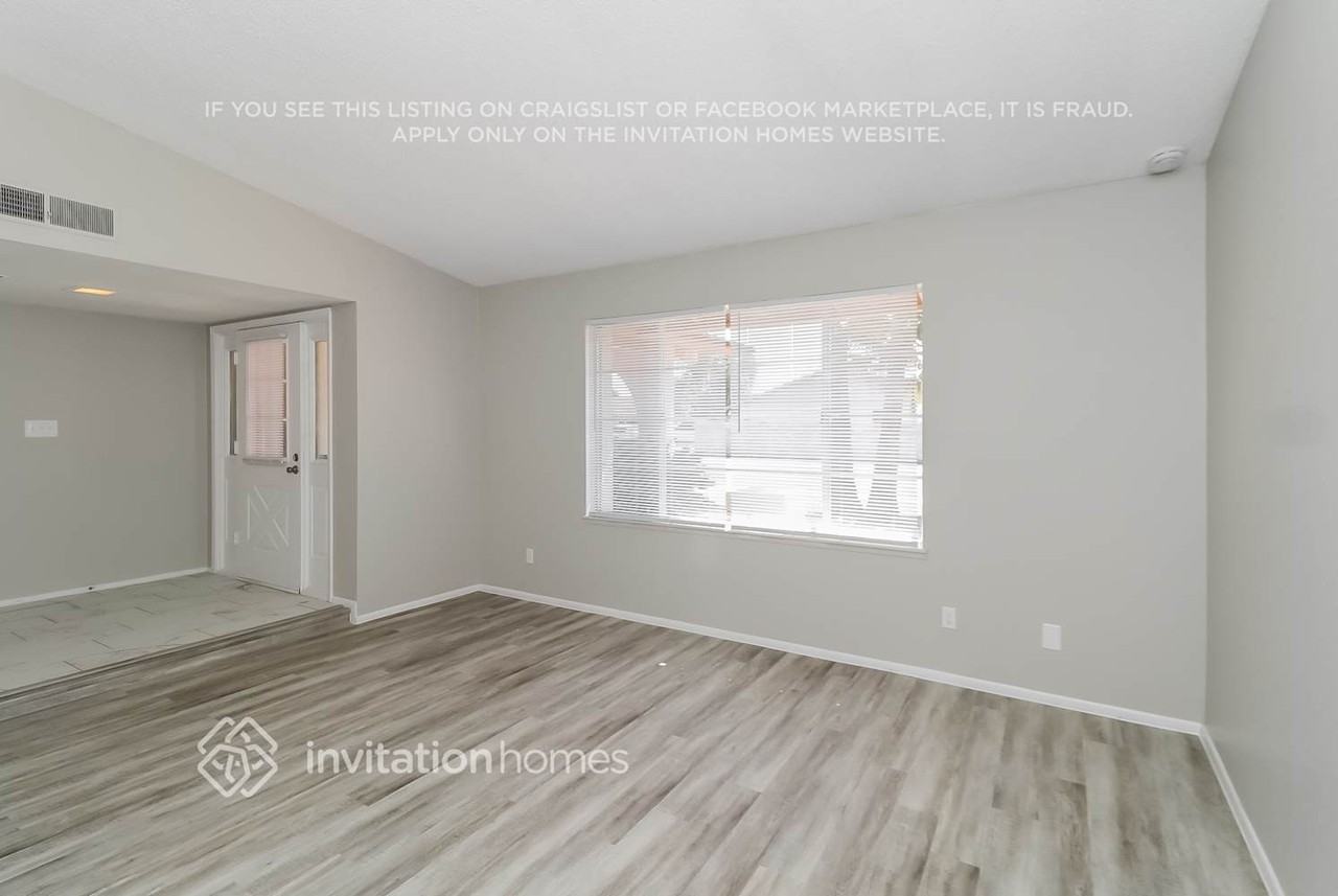 1208 West Topeka Drive - Photo 3 of 16