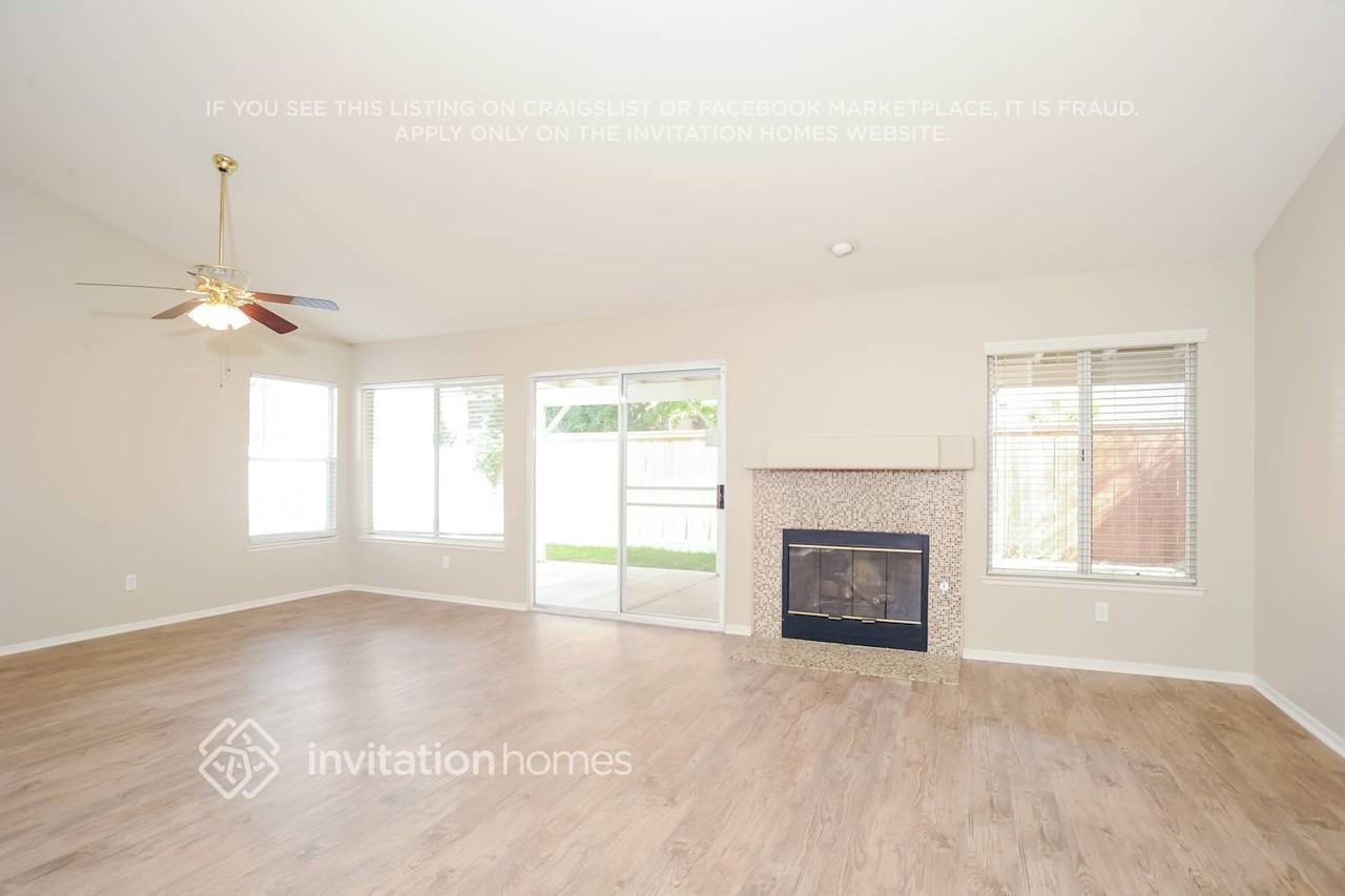 42418 Coronet Ct - Photo 3 of 15