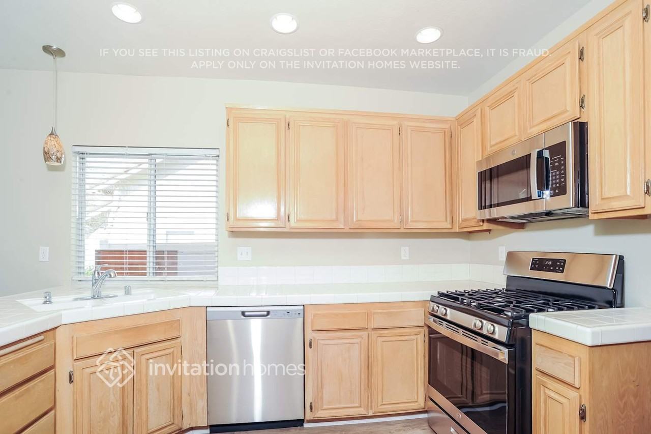 42418 Coronet Ct - Photo 6 of 15