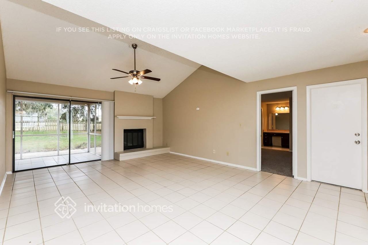 1403 Live Oak Ct - Photo 3 of 17