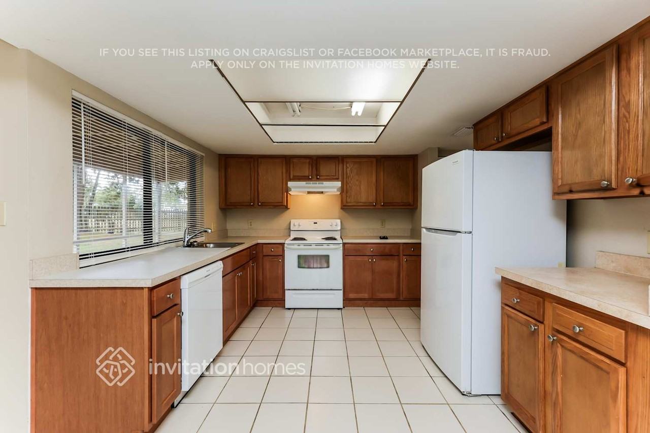 1403 Live Oak Ct - Photo 6 of 17
