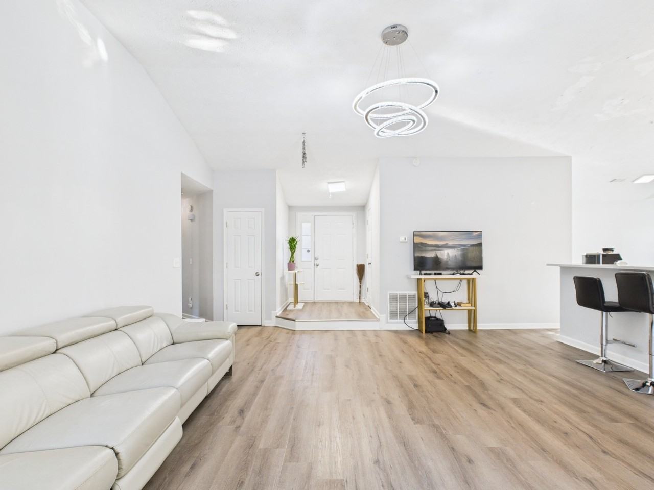 4060 Brooksbridge Crossing - Photo 5 of 29