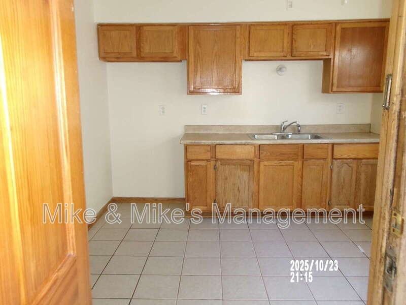 4926 N 54th St Lowr - Photo 6 of 11