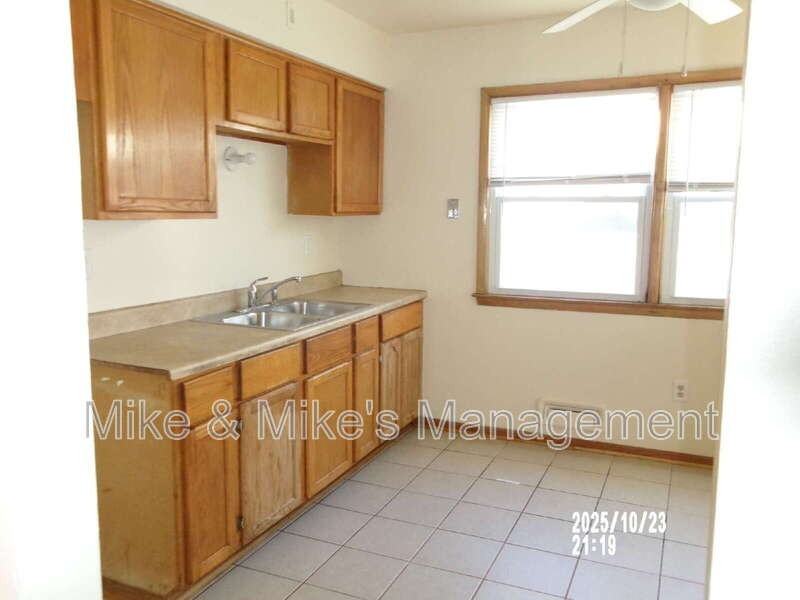 4926 N 54th St Lowr - Photo 7 of 11