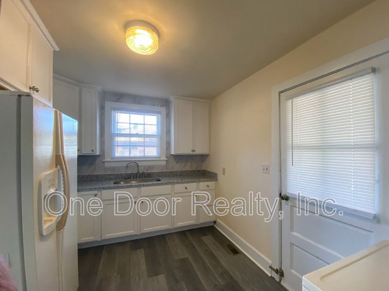 715 Lafayette St - Photo 4 of 16