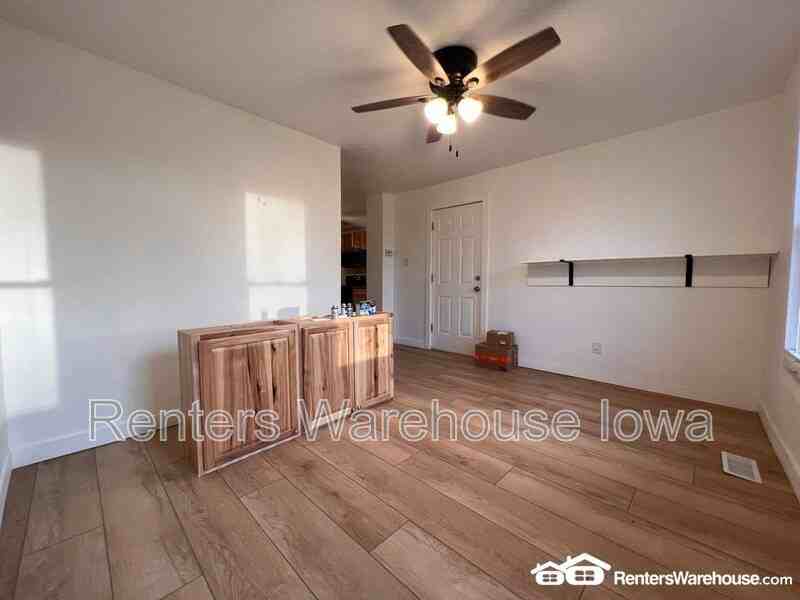 905 Se 9th St - Photo 3 of 12