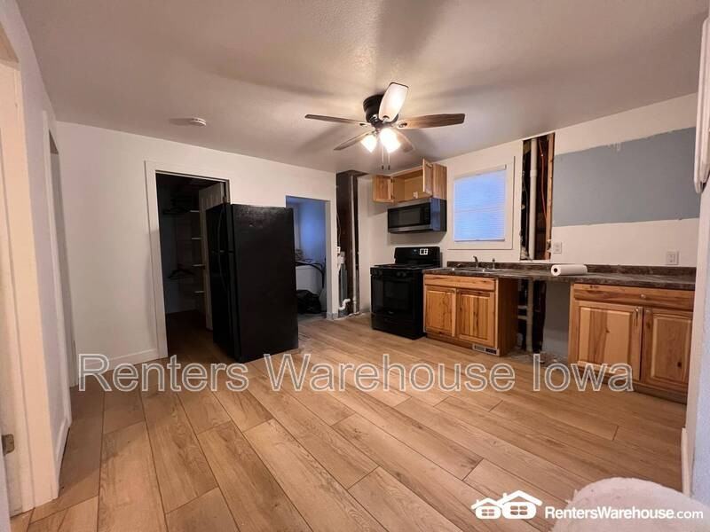 905 Se 9th St - Photo 5 of 12