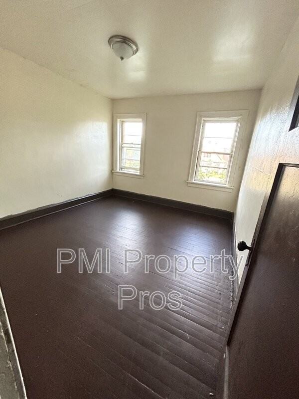 3112 N 38th St #3 - Photo 4 of 4